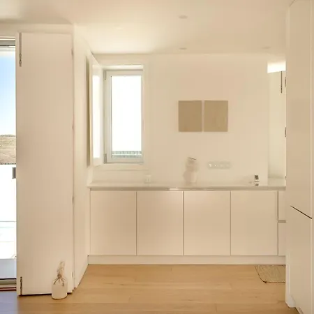 Вилла Modern & Bright With Pool By Homing