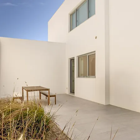 Modern & Bright With Pool By Homing