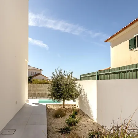 Modern & Bright With Pool By Homing Вилла *