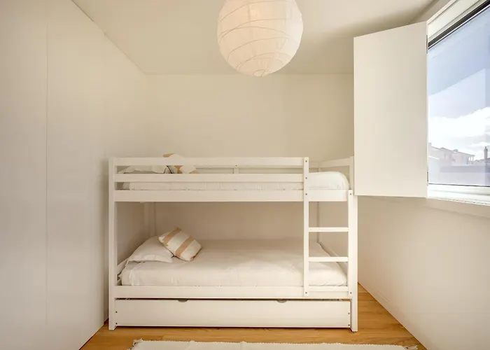 Вилла Modern & Bright With Pool By Homing