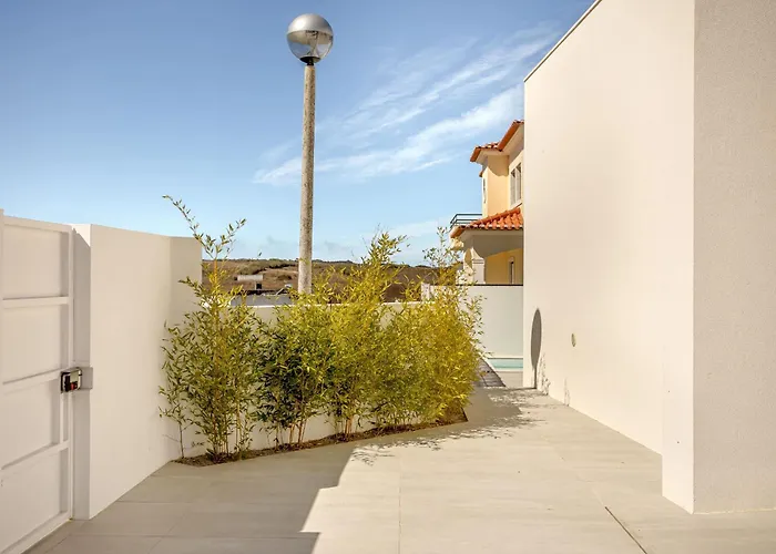 Modern & Bright With Pool By Homing * Эрисейра