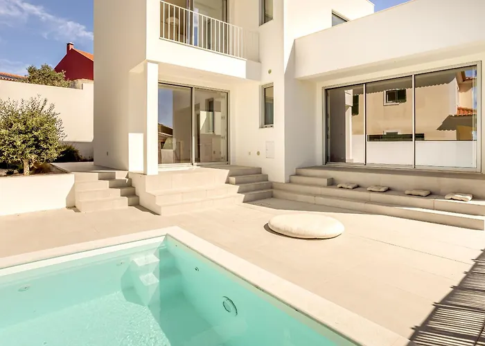 Вилла Modern & Bright With Pool By Homing Эрисейра