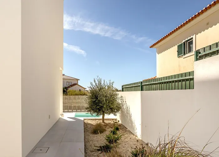 Modern & Bright With Pool By Homing Вилла *