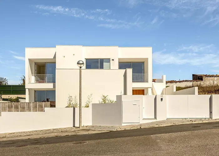 Modern & Bright With Pool By Homing Эрисейра