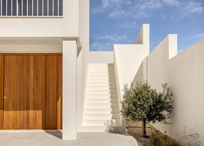 Modern & Bright With Pool By Homing Эрисейра