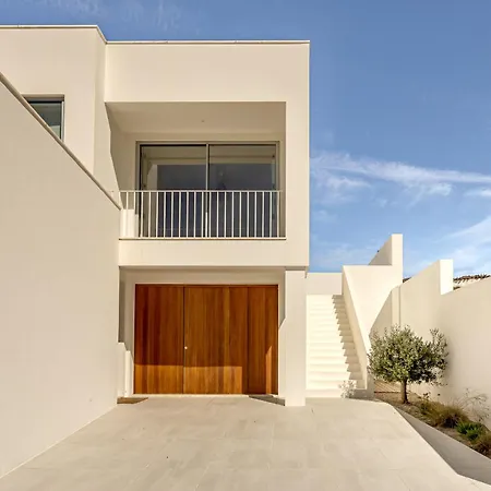 Villa Ericeira Modern & Bright With Pool By Homing Barril